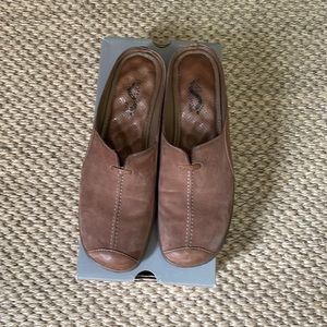 Soft walk slip on walking shoes